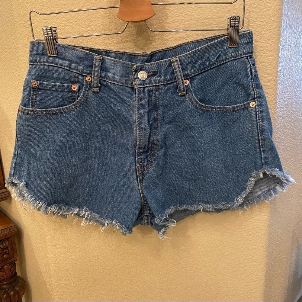 LEVI’S 560 Blue Raw Hem Jean Shorts Size 30